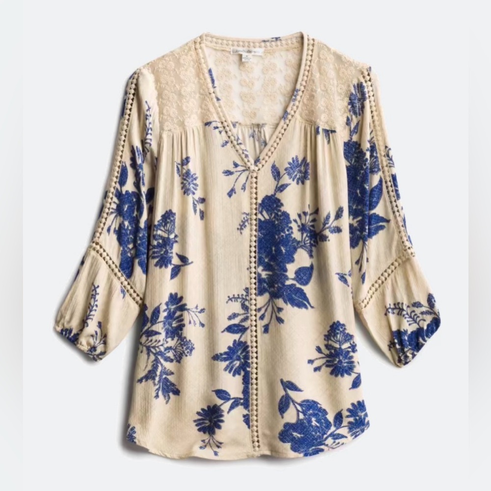 🔵 BEAUTIFUL BLUE AND OFF WHITE FLORAL RAELINN CROCHET DETAIL TOP BLOUSE 🔵